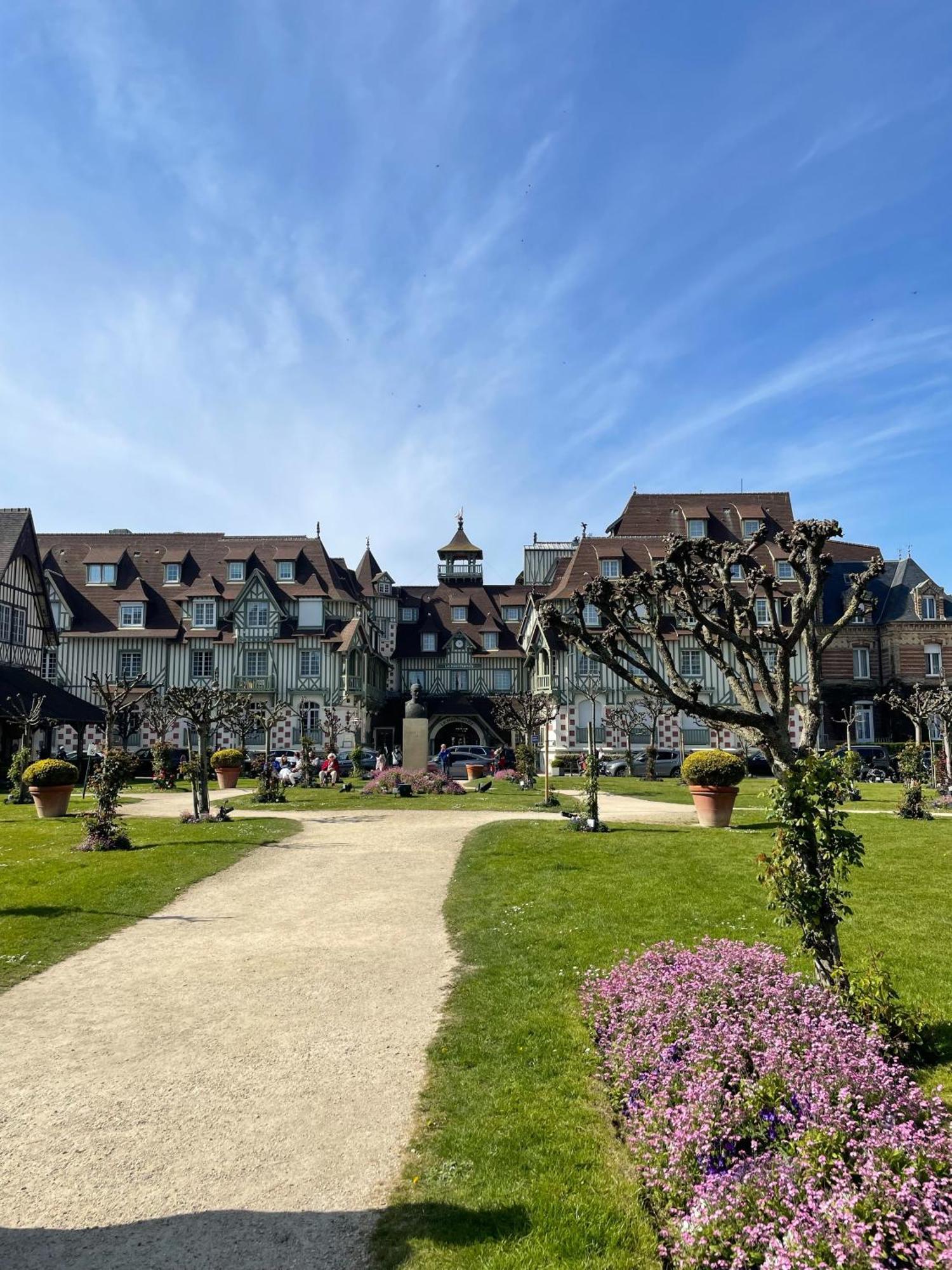 Апартаменти Le Pullman Довіль Екстер'єр фото
